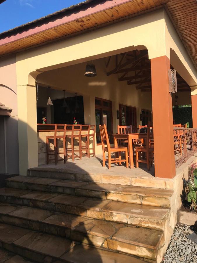 Ahadi Lodge Аруша Екстер'єр фото